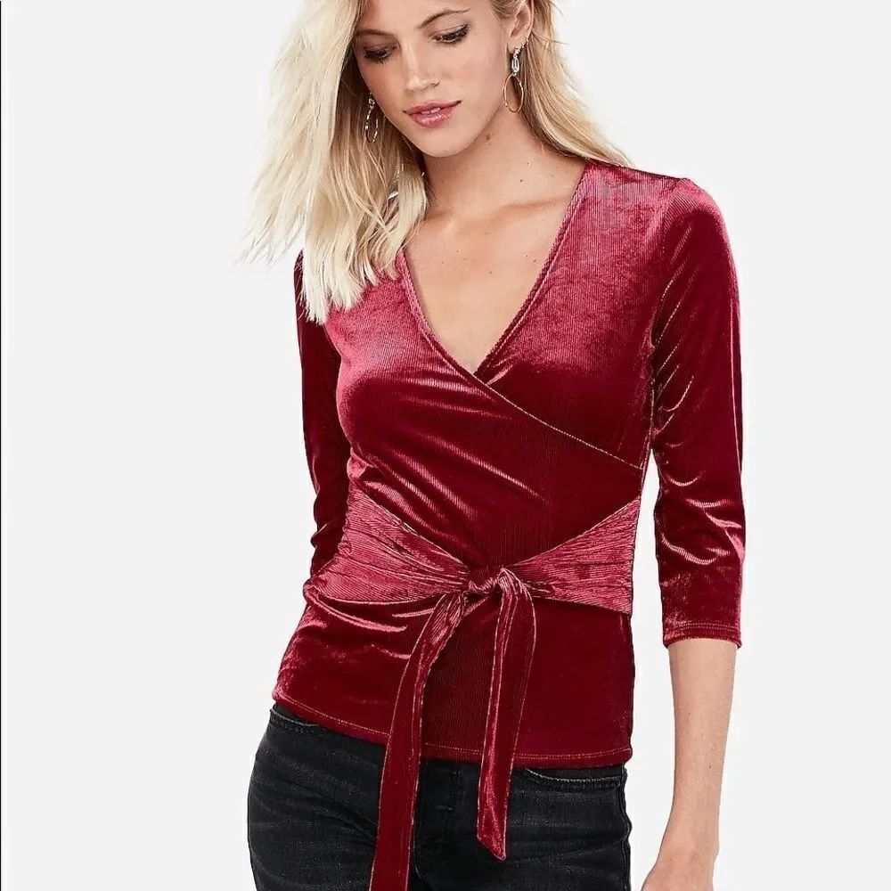✨Express One Eleven Ribbed Velvet Wrap Front Tee✨